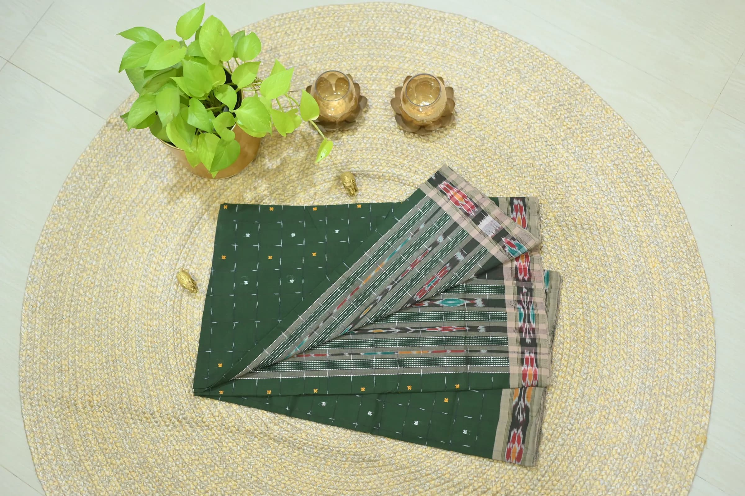 Handwoven Sambalpuri Cotton Saree – Deep Green with Traditional Ikat Border, photo 6 of 10